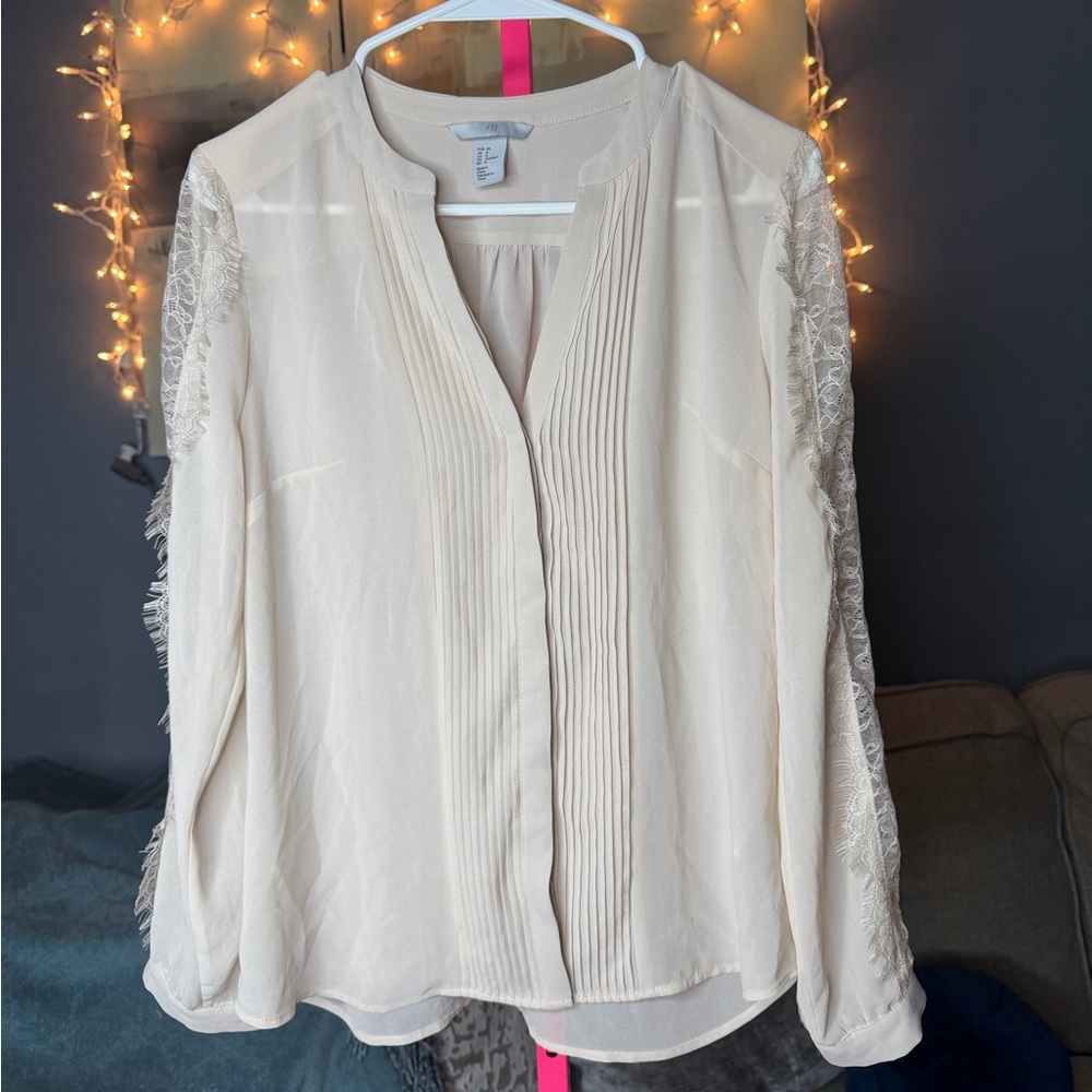 H&M Cream Lace Sleeve Pleated Blouse Hidden Button Front Size 8